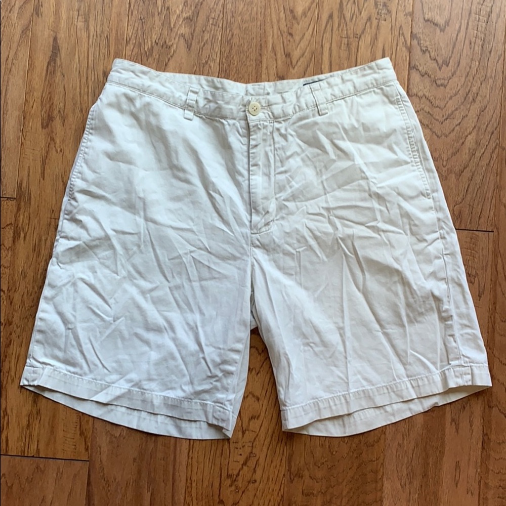 Vineyard vines khaki shorts